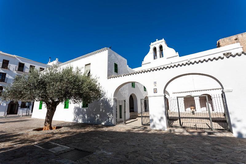 Apartamentos Tramuntana San Antonio  Exterior photo