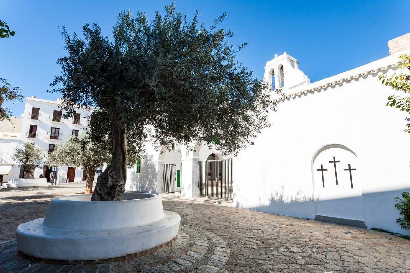 Apartamentos Tramuntana San Antonio  Exterior photo