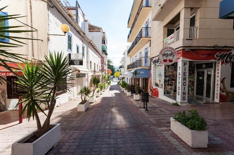 Apartamentos Tramuntana San Antonio  Exterior photo