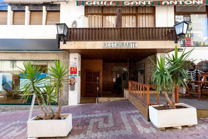 Apartamentos Tramuntana San Antonio  Exterior photo