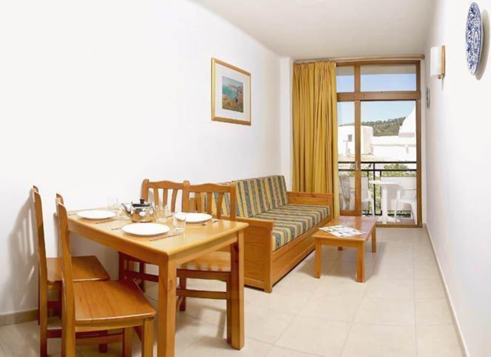 Apartamentos Tramuntana San Antonio  Exterior photo